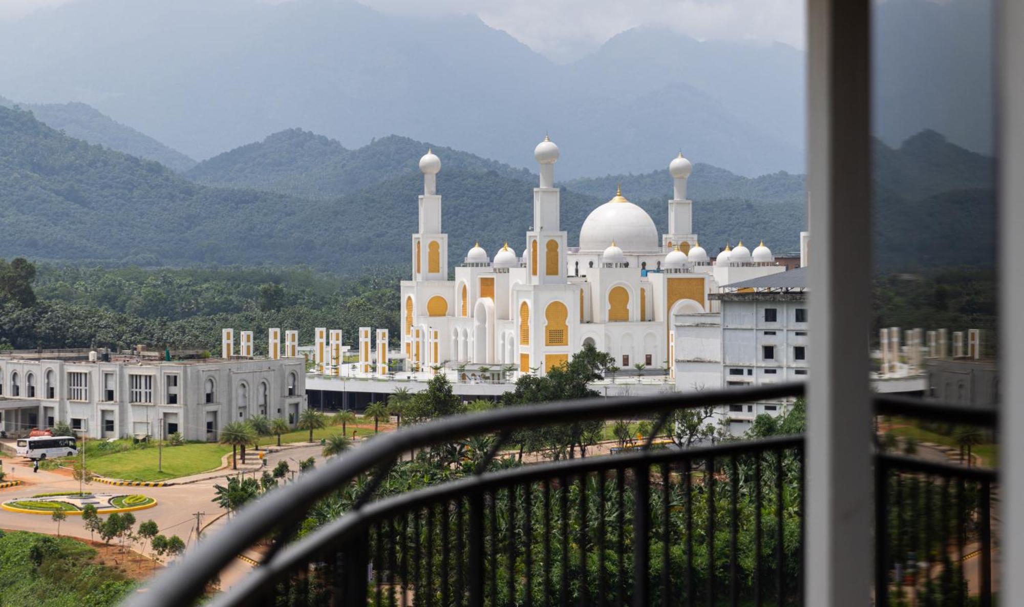 Fezinn Hotel - Best Wayanad Hotel In 2024 Kozhikode Exteriör bild
